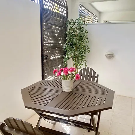 Chic Feel - Oceanfront, Heated Pool 아데제