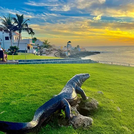 Chic Feel - Oceanfront, Heated Pool Apartmán
