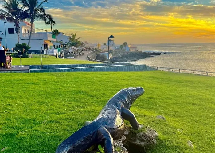 Chic Feel - Oceanfront, Heated Pool Apartman